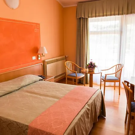 Del Hotel 3*